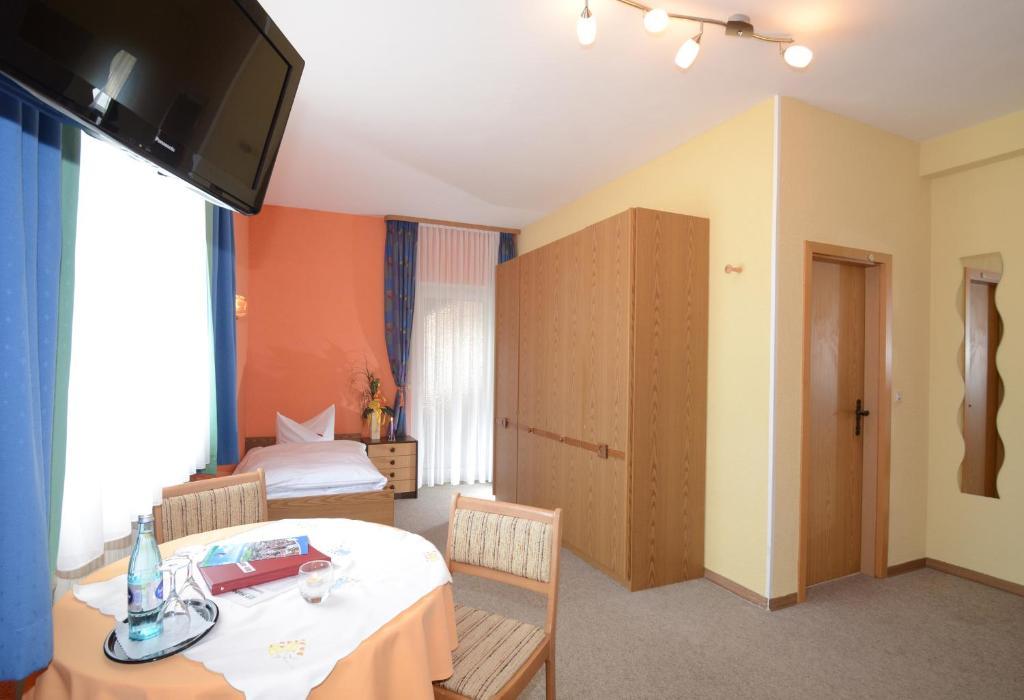Gasthof Zur Post Hotel Und Parkplatz Vohenstrauss Camera foto