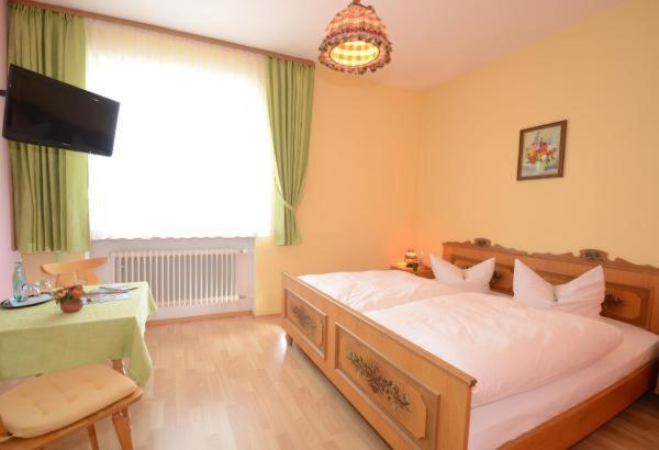 Gasthof Zur Post Hotel Und Parkplatz Vohenstrauss Esterno foto